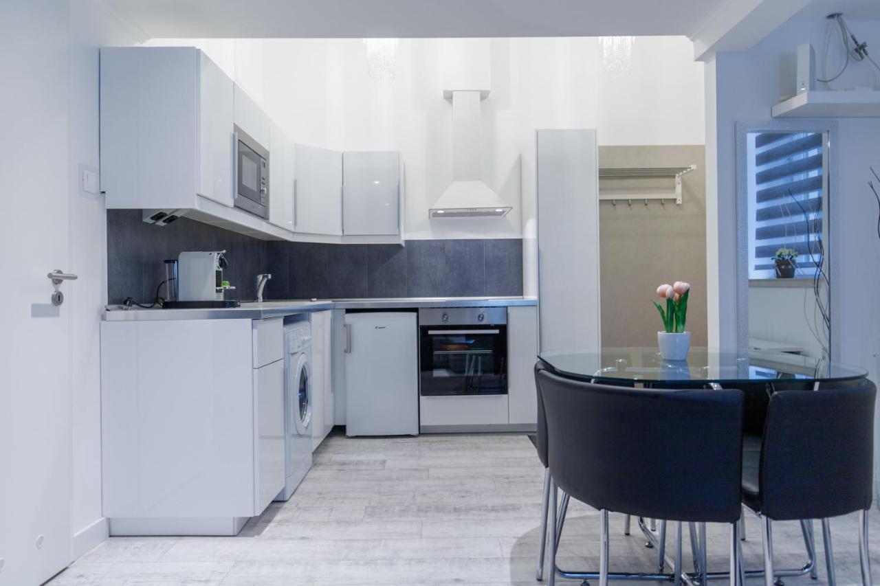 Sleek Minimalist Studio At Inner City Budapeşte Dış mekan fotoğraf