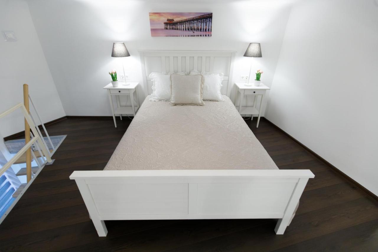 Sleek Minimalist Studio At Inner City Budapeşte Dış mekan fotoğraf