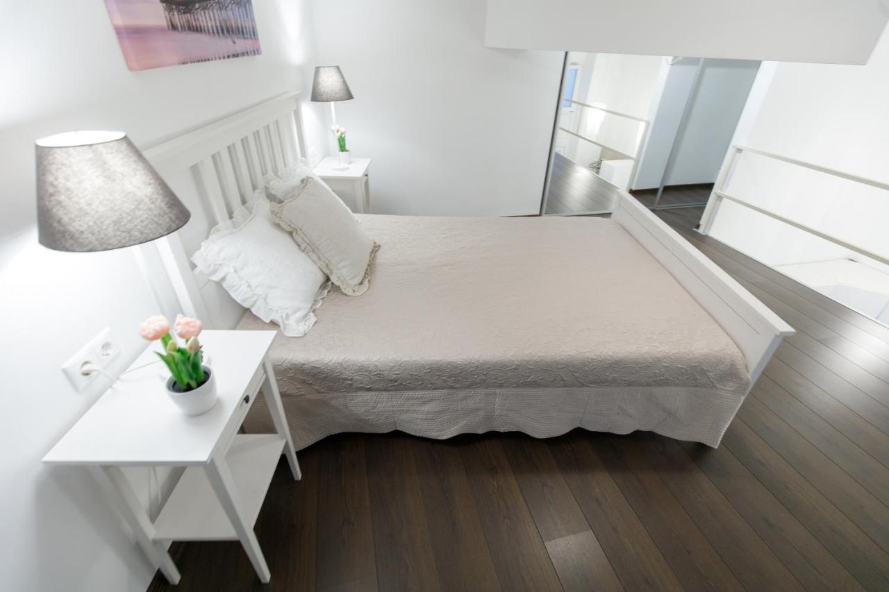 Sleek Minimalist Studio At Inner City Budapeşte Dış mekan fotoğraf