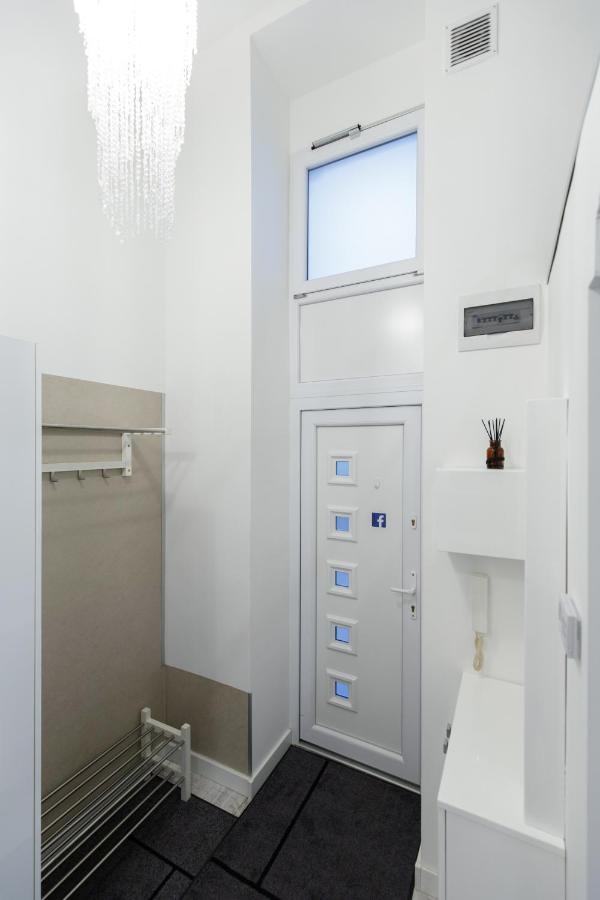 Sleek Minimalist Studio At Inner City Budapeşte Dış mekan fotoğraf
