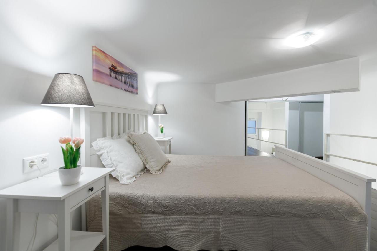 Sleek Minimalist Studio At Inner City Budapeşte Dış mekan fotoğraf