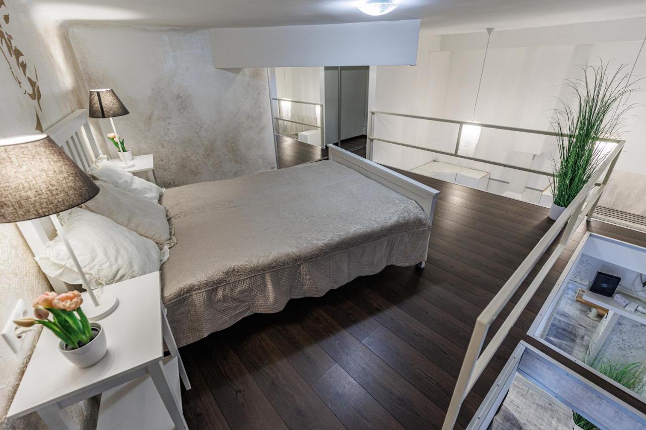 Sleek Minimalist Studio At Inner City Budapeşte Dış mekan fotoğraf