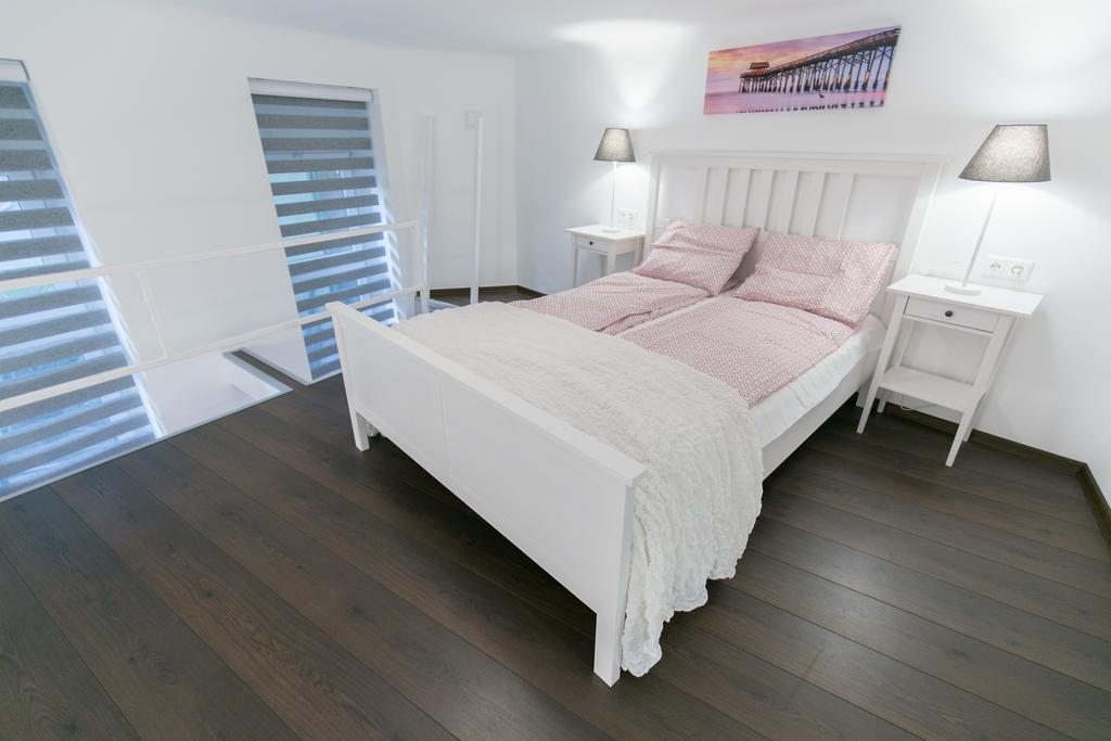 Sleek Minimalist Studio At Inner City Budapeşte Dış mekan fotoğraf