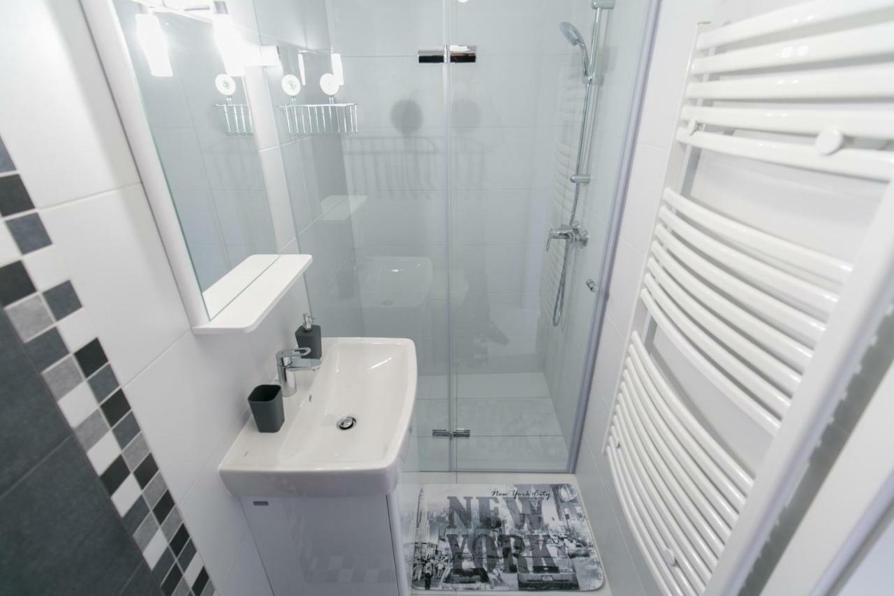 Sleek Minimalist Studio At Inner City Budapeşte Dış mekan fotoğraf